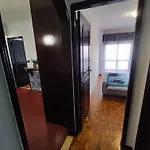 Daire Lisbon Spacious T2 In Damaia, Lisbon *
