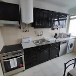 Lisbon Spacious T2 In Damaia, Lisbon Lägenhet