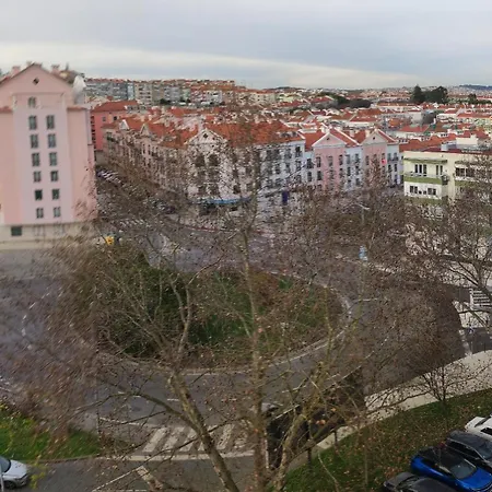 Lisbon Spacious T2 In Damaia, Lisbon *
