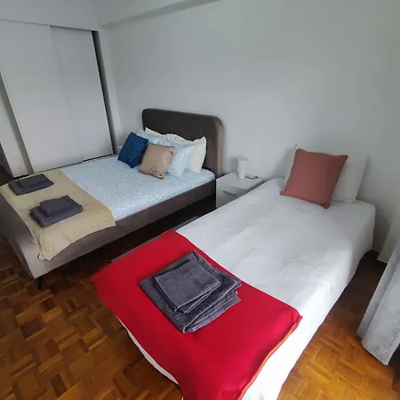 Daire Lisbon Spacious T2 In Damaia, Lisbon *