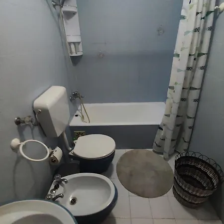 Lisbon Spacious T2 In Damaia, Lisbon Amadora