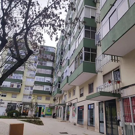 Lisbon Spacious T2 In Damaia, Lisbon