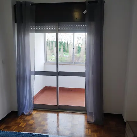 Lisbon Spacious T2 In Damaia, Lisbon Apartment
