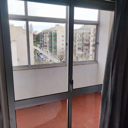 Lisbon Spacious T2 In Damaia, Lisbon Амадора