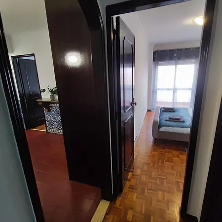 Апартаменты Lisbon Spacious T2 In Damaia, Lisbon *
