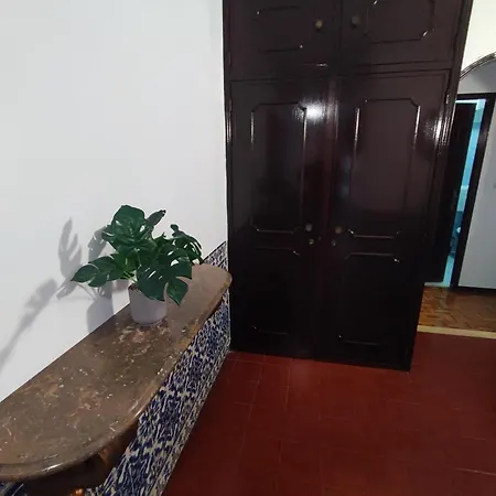 Lisbon Spacious T2 In Damaia, Lisbon *