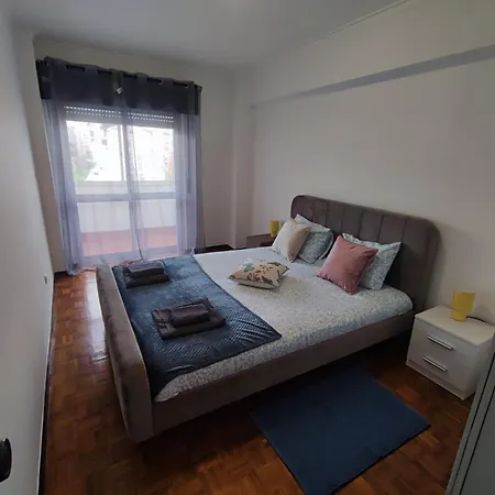 Lisbon Spacious T2 In Damaia, Lisbon Амадора