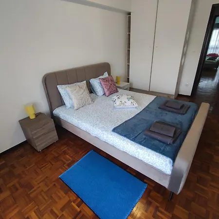 Lisbon Spacious T2 In Damaia, Lisbon