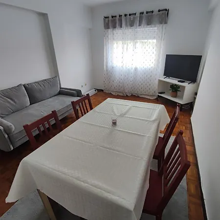 Lisbon Spacious T2 In Damaia, Lisbon Apartment
