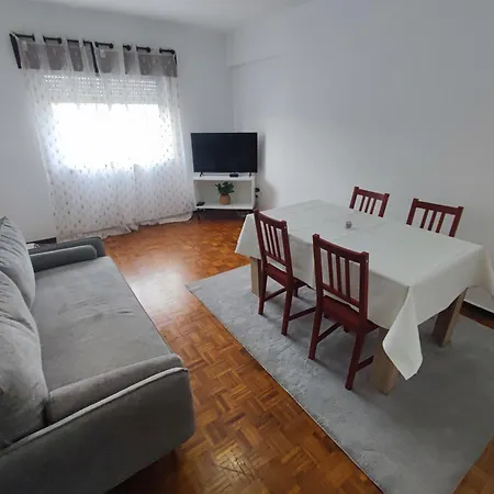 Lisbon Spacious T2 In Damaia, Lisbon * Amadora