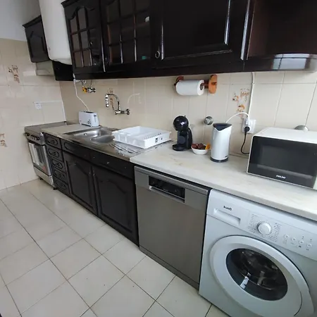 Апартаменты Lisbon Spacious T2 In Damaia, Lisbon