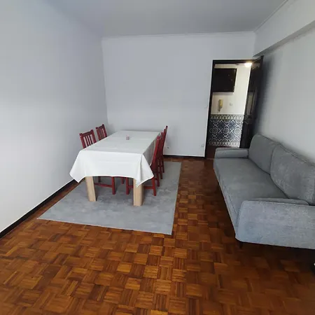 Lisbon Spacious T2 In Damaia, Lisbon Апартаменты Амадора