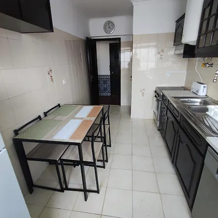 Lisbon Spacious T2 In Damaia, Lisbon *